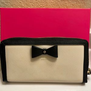 Kate spade hazel bow wallet !!! Never used